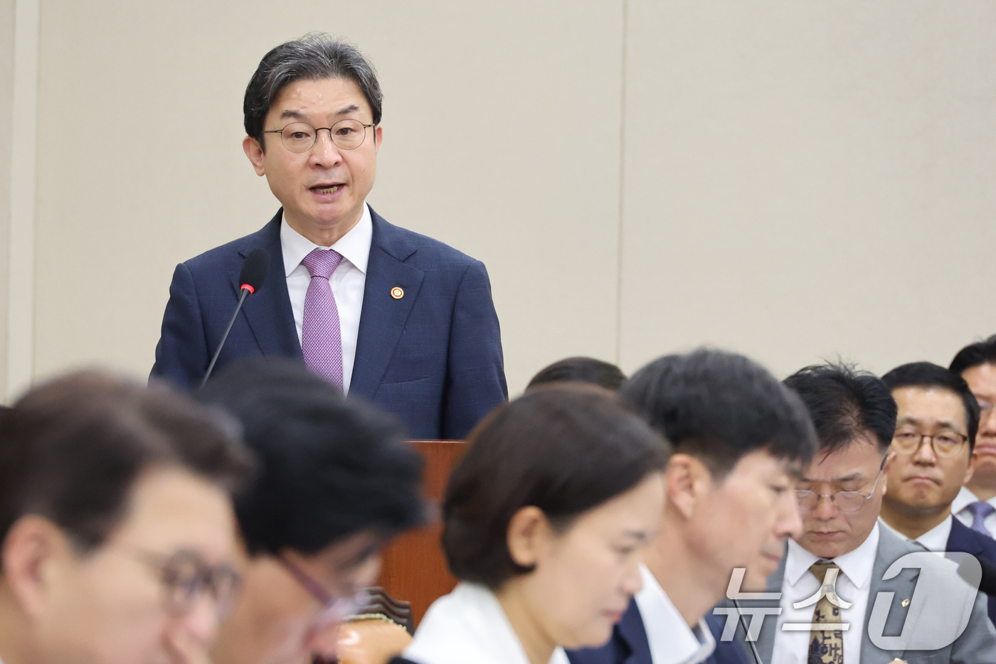 (서울=뉴스1) 신웅수 기자 = 이억원 금융위원장이 29일 서울 여의도 국회에서 열린 정무위원회 전체회의에서 업무 보고를 하고 있다. 2026.7.29/뉴스1