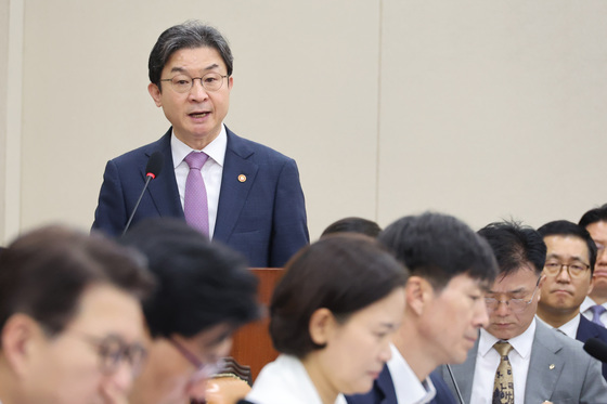 "정부가 투기판 깔았다" 국회서 난타…고개 숙인 금융당국 "송구하다"(종합)