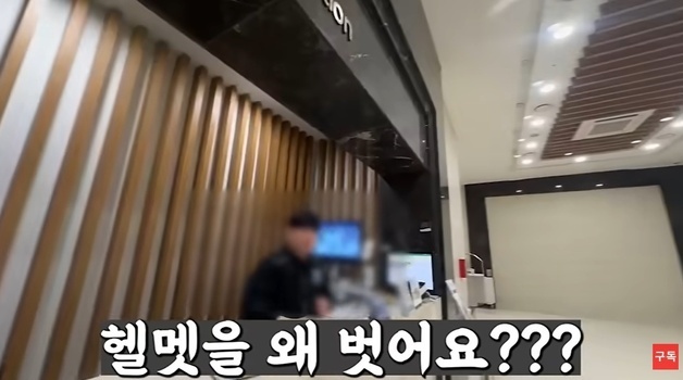 "헬멧 벗고 인적사항 적어라" 배달기사 출입 제한…아파트 1층에 놔뒀다