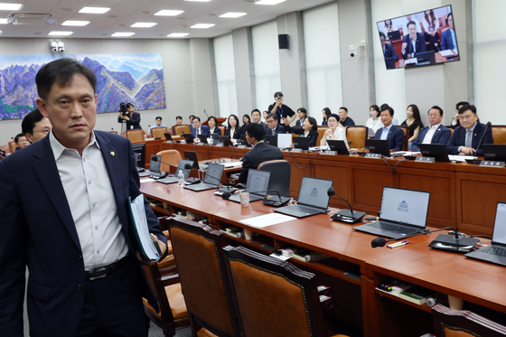 국회 운영위 퇴장하는 국민의힘