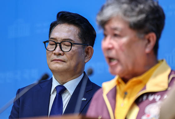 지지선언문 경청하는 송영길 당대표 후보