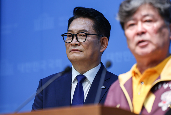 지지선언문 경청하는 송영길 당대표 후보