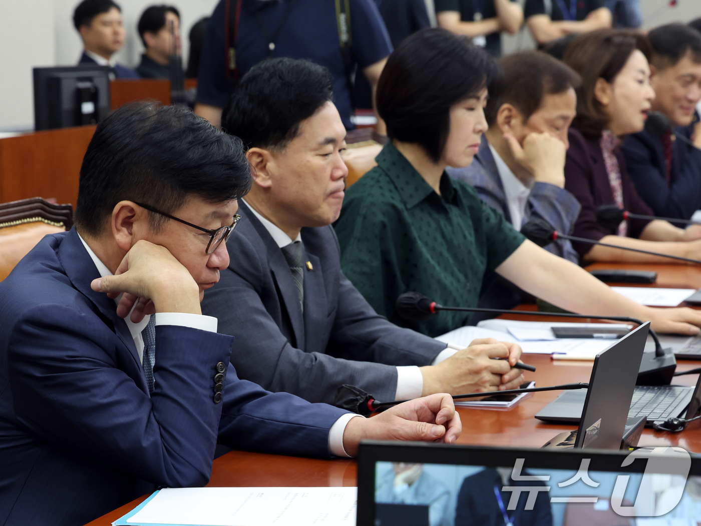 (서울=뉴스1) 황기선 기자 = 국민의힘 정점식 원내대표와 의원들이 29일 오전 서울 여의도 국회에서 열린 운영위원회 전체회의에 자리하고 있다. 2026.7.29/뉴스1