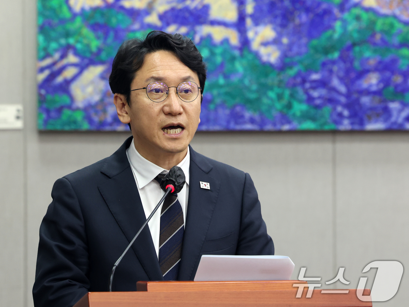 (서울=뉴스1) 황기선 기자 = 천준호 국회 운영위 국회운영개선소위원장이 29일 오전 서울 여의도 국회에서 열린 운영위원회 전체회의에서 법안심사 보고를 하고 있다. 2026.7.2 …