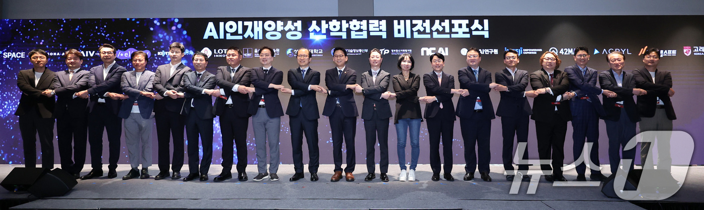 (서울=뉴스1) 박지혜 기자 = 배경훈 부총리 겸 과기정통부 장관이 29일 서울 강남구 코엑스 더플라츠에서 열린 '2026 대한민국 AI 혁신인재 커넥트'에서 정보통신기획평가원장, …