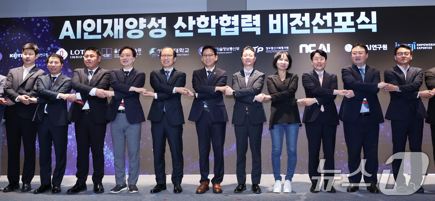 (서울=뉴스1) 박지혜 기자 = 배경훈 부총리 겸 과기정통부 장관이 29일 서울 강남구 코엑스 더플라츠에서 열린 '2026 대한민국 AI 혁신인재 커넥트'에서 정보통신기획평가원장, …