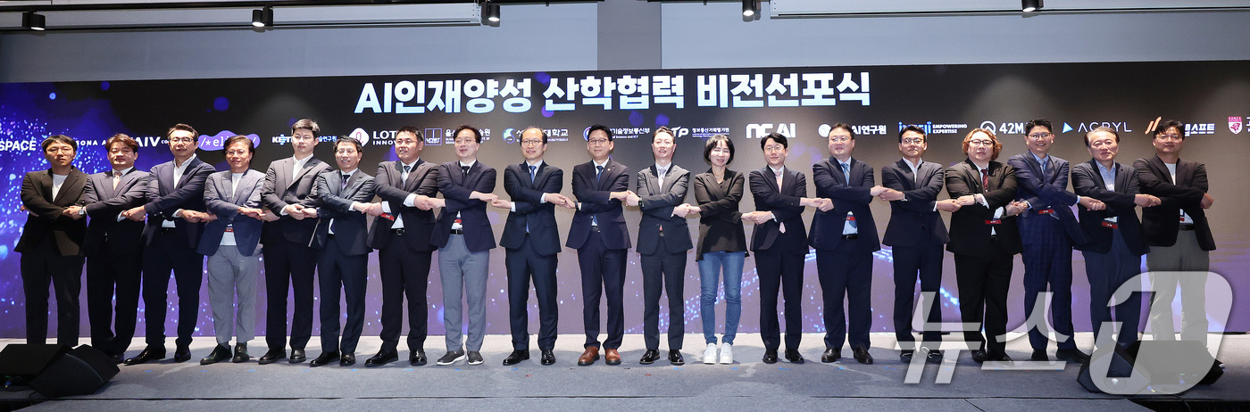 (서울=뉴스1) 박지혜 기자 = 배경훈 부총리 겸 과기정통부 장관이 29일 서울 강남구 코엑스 더플라츠에서 열린 '2026 대한민국 AI 혁신인재 커넥트'에서 정보통신기획평가원장, …