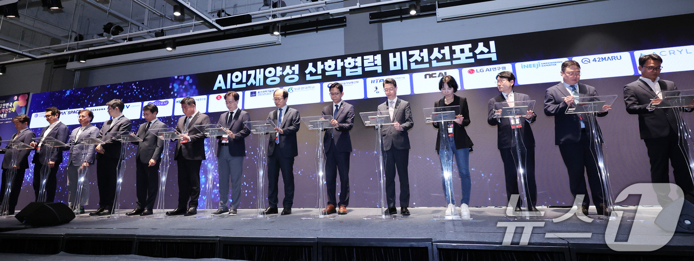 (서울=뉴스1) 박지혜 기자 = 배경훈 부총리 겸 과기정통부 장관이 29일 서울 강남구 코엑스 더플라츠에서 열린 '2026 대한민국 AI 혁신인재 커넥트'에서 정보통신기획평가원장, …