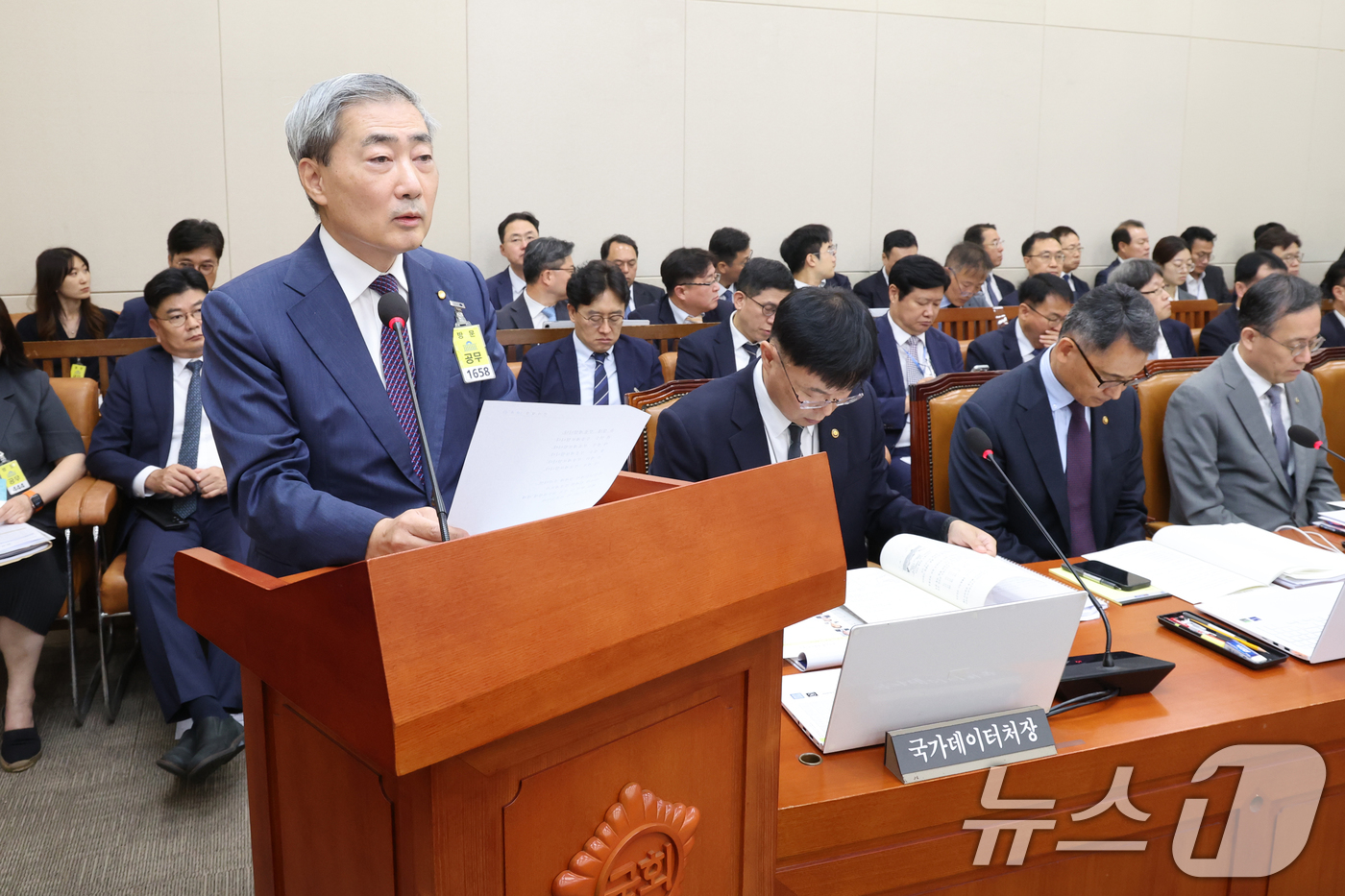 (서울=뉴스1) 황기선 기자 = 신현송 한국은행 총재가 29일 오전 서울 여의도 국회 에서 열린 재정경제기획위원회 전체회의에서 인사말을 하고 있다.  2026.7.29/뉴스1