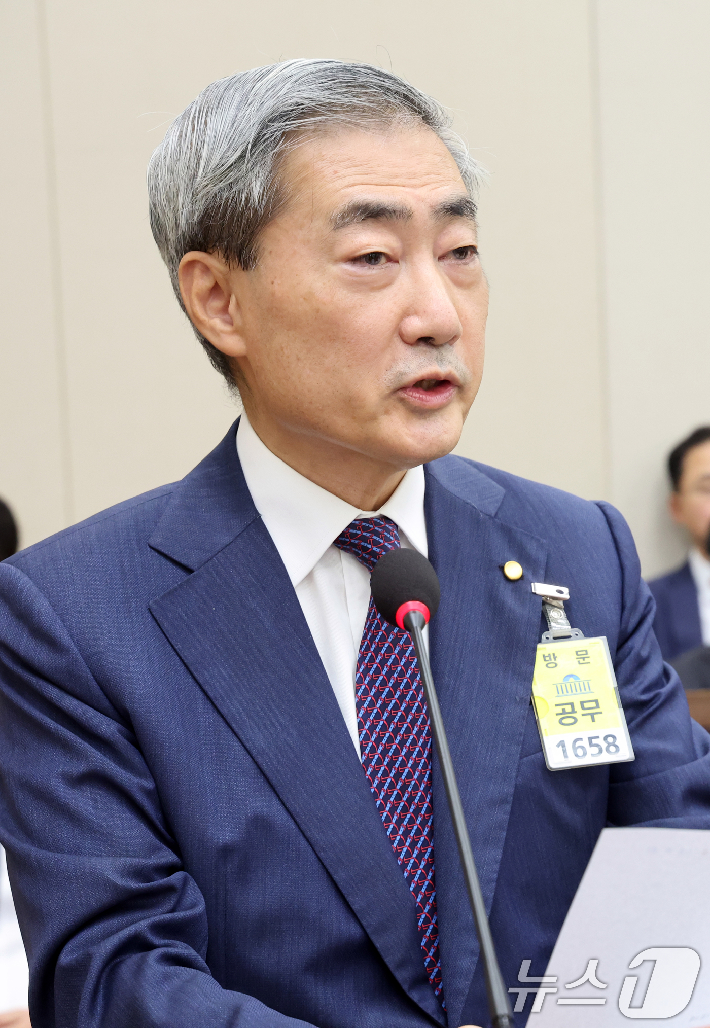(서울=뉴스1) 황기선 기자 = 신현송 한국은행 총재가 29일 오전 서울 여의도 국회 에서 열린 재정경제기획위원회 전체회의에서 인사말을 하고 있다. 2026.7.29/뉴스1