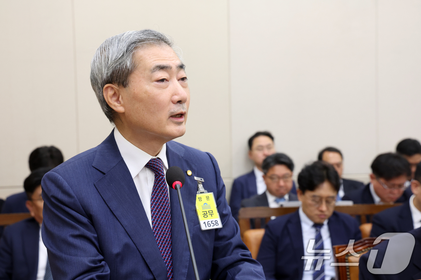 (서울=뉴스1) 황기선 기자 = 신현송 한국은행 총재가 29일 오전 서울 여의도 국회 에서 열린 재정경제기획위원회 전체회의에서 인사말을 하고 있다. 2026.7.29/뉴스1