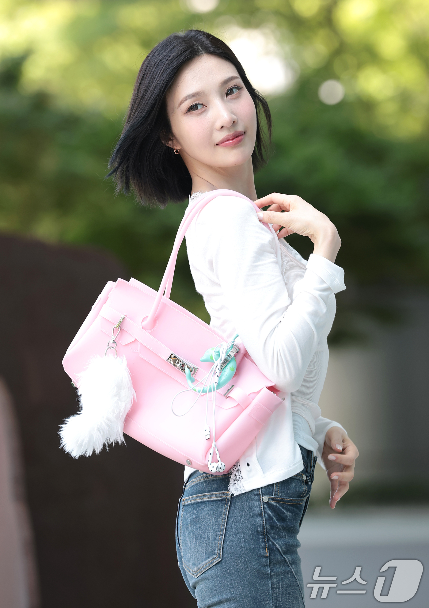 (서울=뉴스1) 권현진 기자 = 레드벨벳 조이가 ‘동물농장’ 녹화를 위해 29일 서울 양천구 SBS목동에 도착해 매력을 발산하고 있다. 2026.7.29/뉴스1