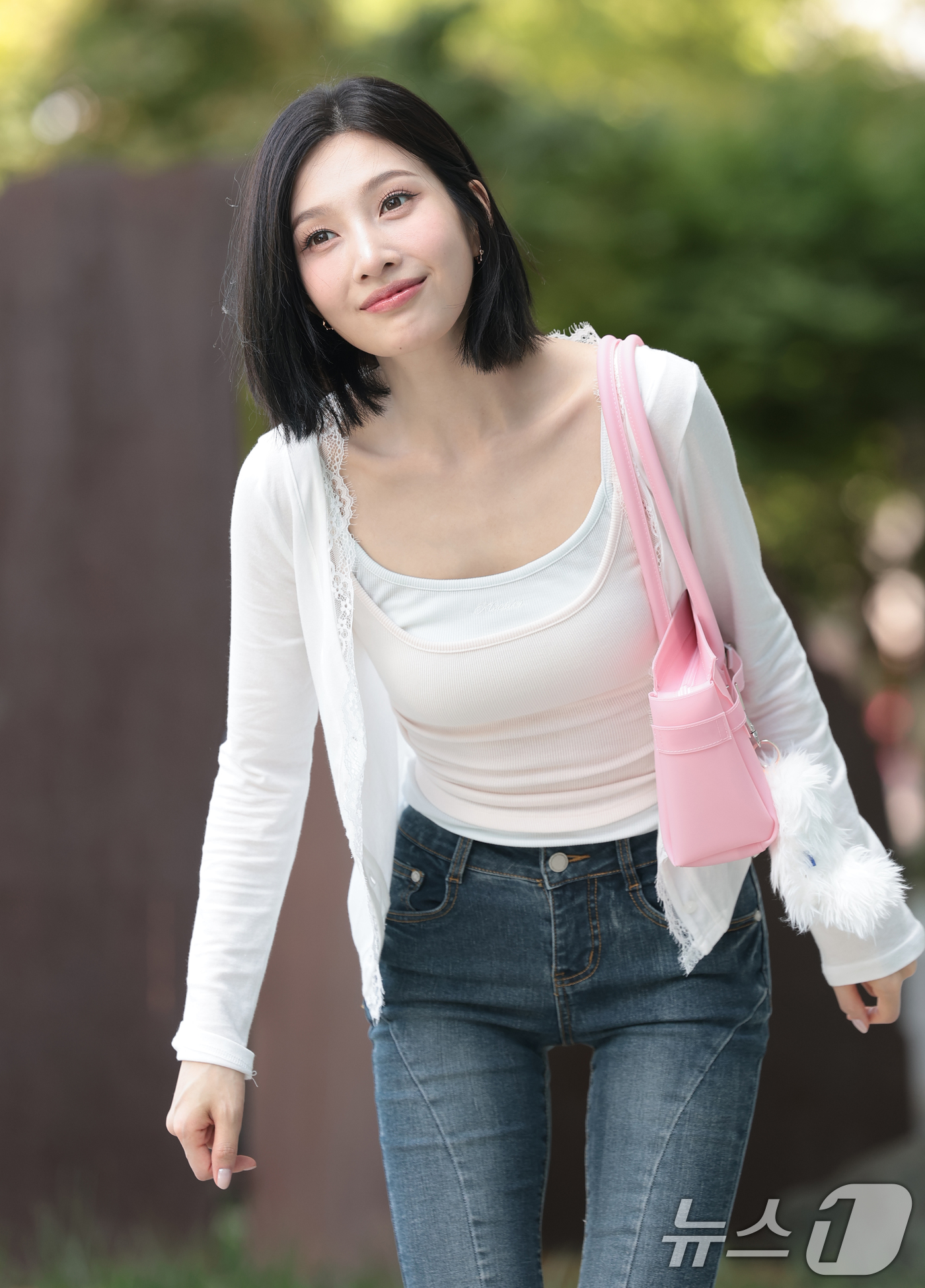 (서울=뉴스1) 권현진 기자 = 레드벨벳 조이가 ‘동물농장’ 녹화를 위해 29일 서울 양천구 SBS목동에 도착해 매력을 발산하고 있다. 2026.7.29/뉴스1