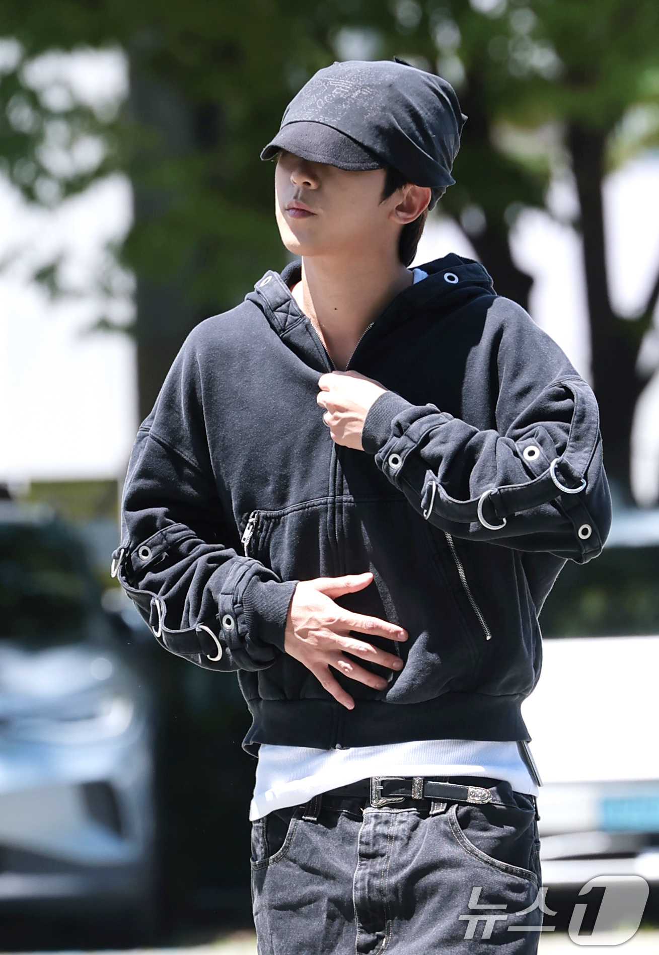 (서울=뉴스1) 권현진 기자 = 가수 빅나티가 예정된 일정을 위해 29일 오후 서울 양천구 SBS목동에 도착해 이동하고 있다. 2026.7.29/뉴스1