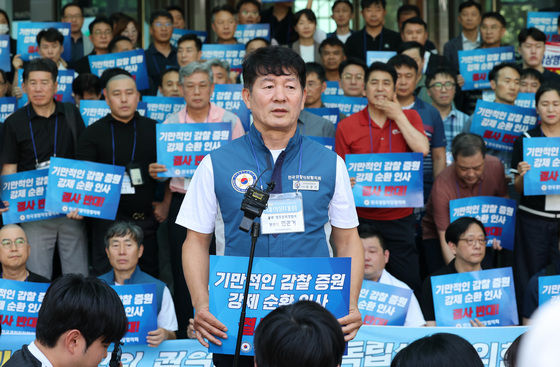 경찰직협 "경찰관 반 범죄자 취급, '순환인사' 끝까지 대응"(종합)