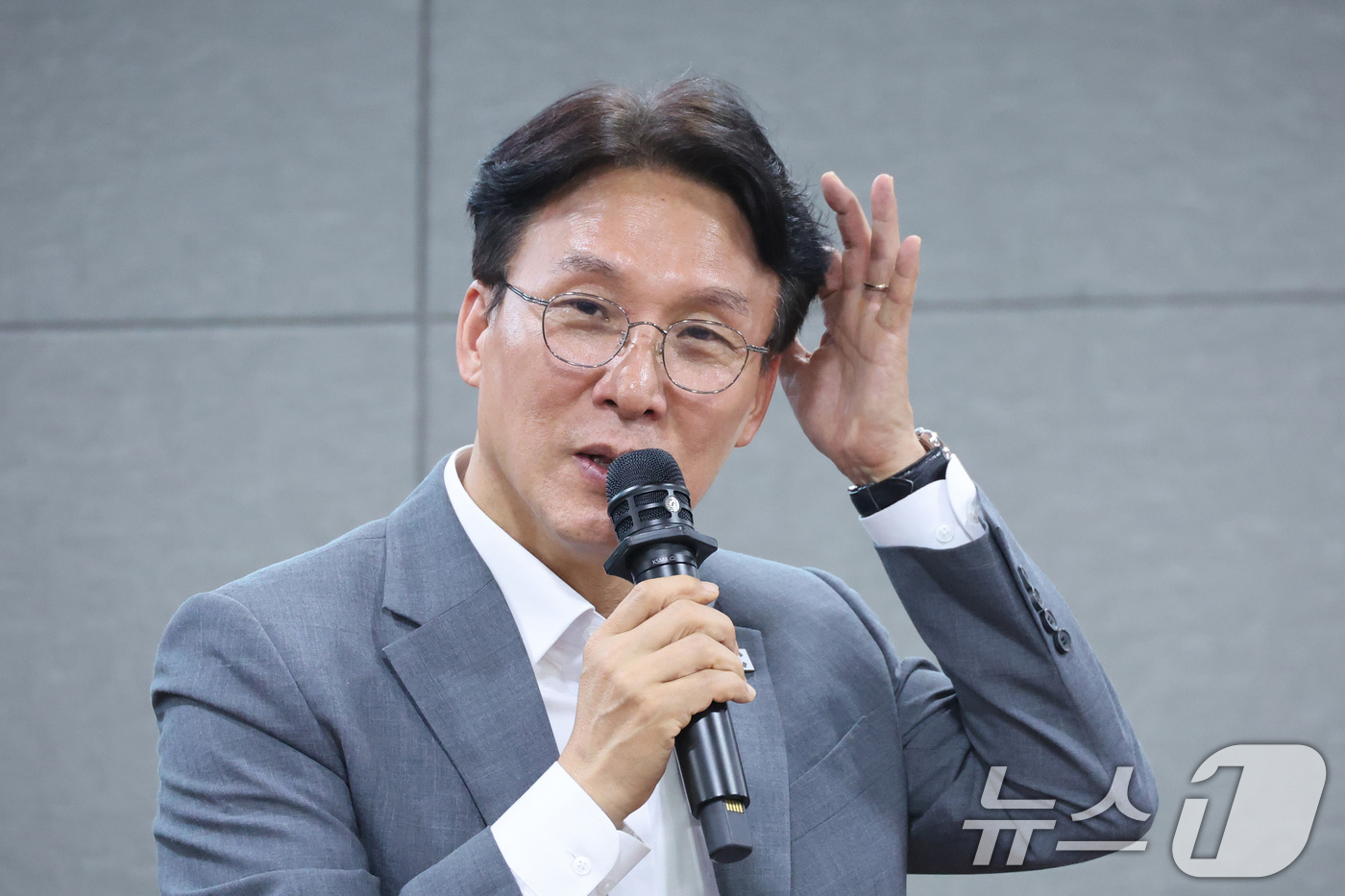 (서울=뉴스1) 신웅수 기자 = 더불어민주당 당권 주자인 김민석 의원이 29일 서울 여의도 국회 의원회관에서 열린 장애인부모 간담회에서 발언하고 있다. 2026.7.29/뉴스1