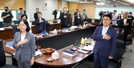국기에 대한 경례하는 개인정보보호위