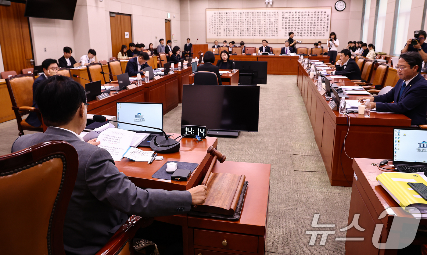 (서울=뉴스1) 김도우 기자 = 박지원 소위원장이 29일 서울 여의도 국회에서 열린 법제사법위원회 제1차 안건조정위원회를 주재하고 있다. 2026.7.29/뉴스1