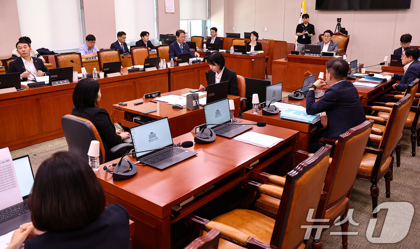(서울=뉴스1) 김도우 기자 = 박지원 소위원장이 29일 서울 여의도 국회에서 열린 법제사법위원회 제1차 안건조정위원회를 주재하고 있다. 2026.7.29/뉴스1