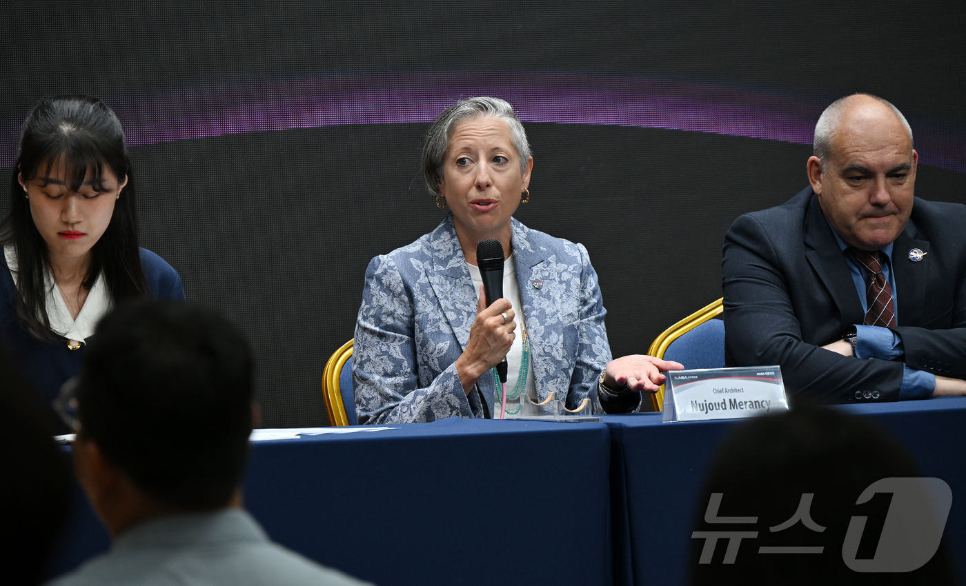 (서울=뉴스1) = 누주드 메랜시(Nujoud Merancy) 미국 항공우주국(NASA) 문베이스 프로그램 수석 설계자가 29일 서울 강남구 한국과학기술회관에서 열린 'NASA 빌 …