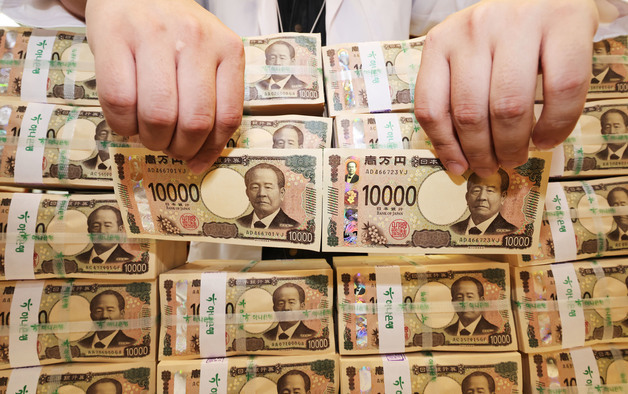 100엔당 800원대 엔화 '환전 증가'
