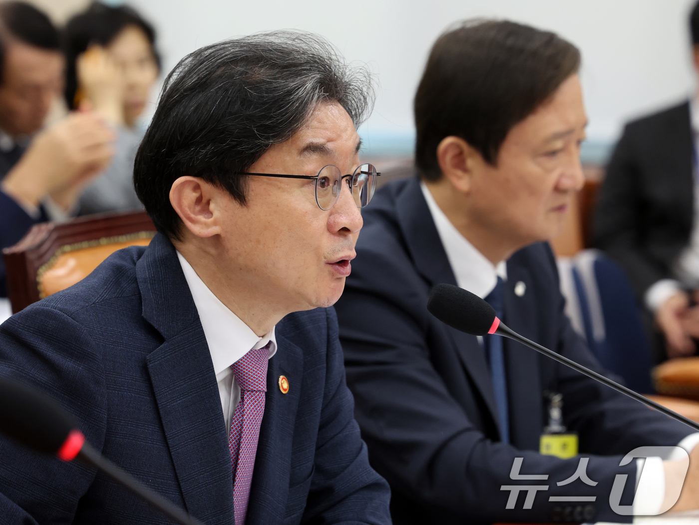 (서울=뉴스1) 황기선 기자 = 이억원 금융위원장이 29일 서울 여의도 국회에서 열린 정무위원회 전체회의에서 의원질의에 답하고 있다.  2026.7.29/뉴스1
