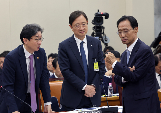 오늘 'F4' 회의 긴급 소집…사상 초유 연이틀 '동반 서킷' 증시 점검