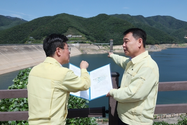 낙동강 유역 6개 댐 가뭄경보…수자원공사 사장, 밀양댐 점검