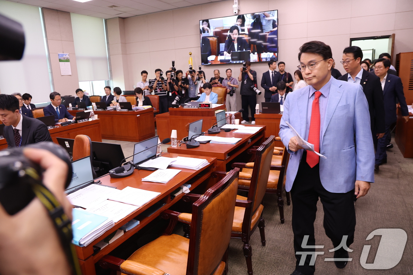 (서울=뉴스1) 황기선 기자 = 윤상현을 비롯한 국민의힘 의원들이 29일 오후 서울 여의도 국회애서 열린 법제사법위원회 전체회의에 참석하고 있다. 2026.7.29/뉴스1