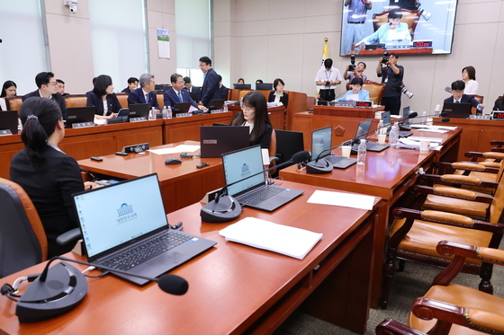 야당 퇴장 속 법사위 통과되는 형사소송법 개정안
