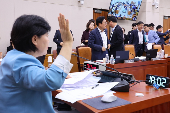 '형소법 개정안 법사위 통과' 퇴장하는 국민의힘