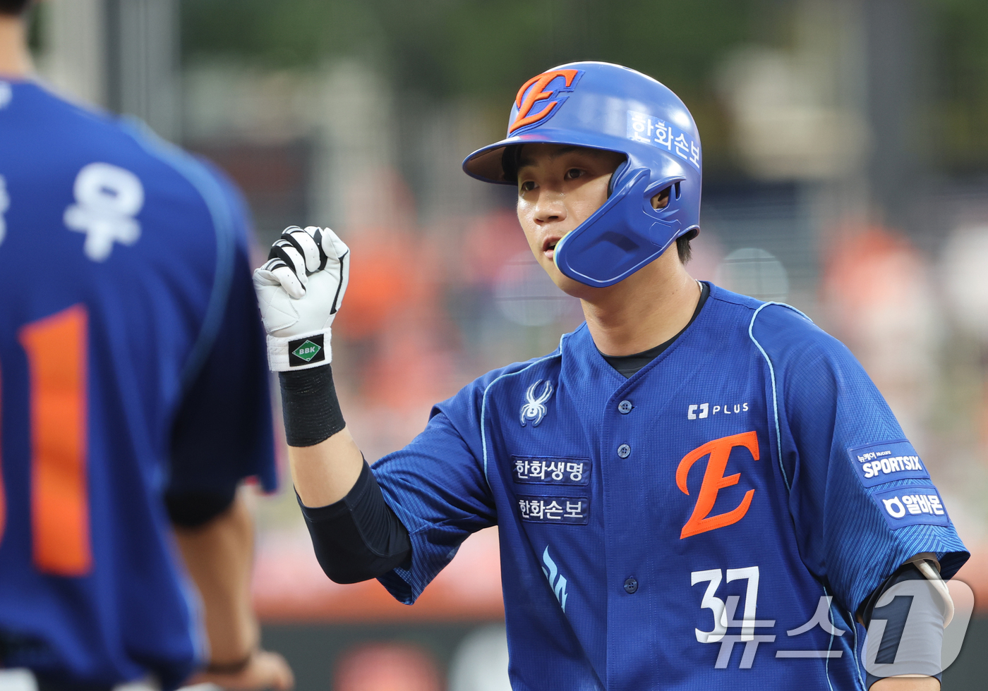 (대전=뉴스1) 김기태 기자 = 29일 대전 한화생명볼파크에서 열린 2026 신한 SOL KBO리그 롯데 자이언츠와 한화 이글스의 경기에서 3회말 무사 만루 상황 한화 이원석이 1 …