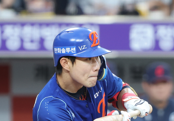 기습 번트 성공하는 심우준