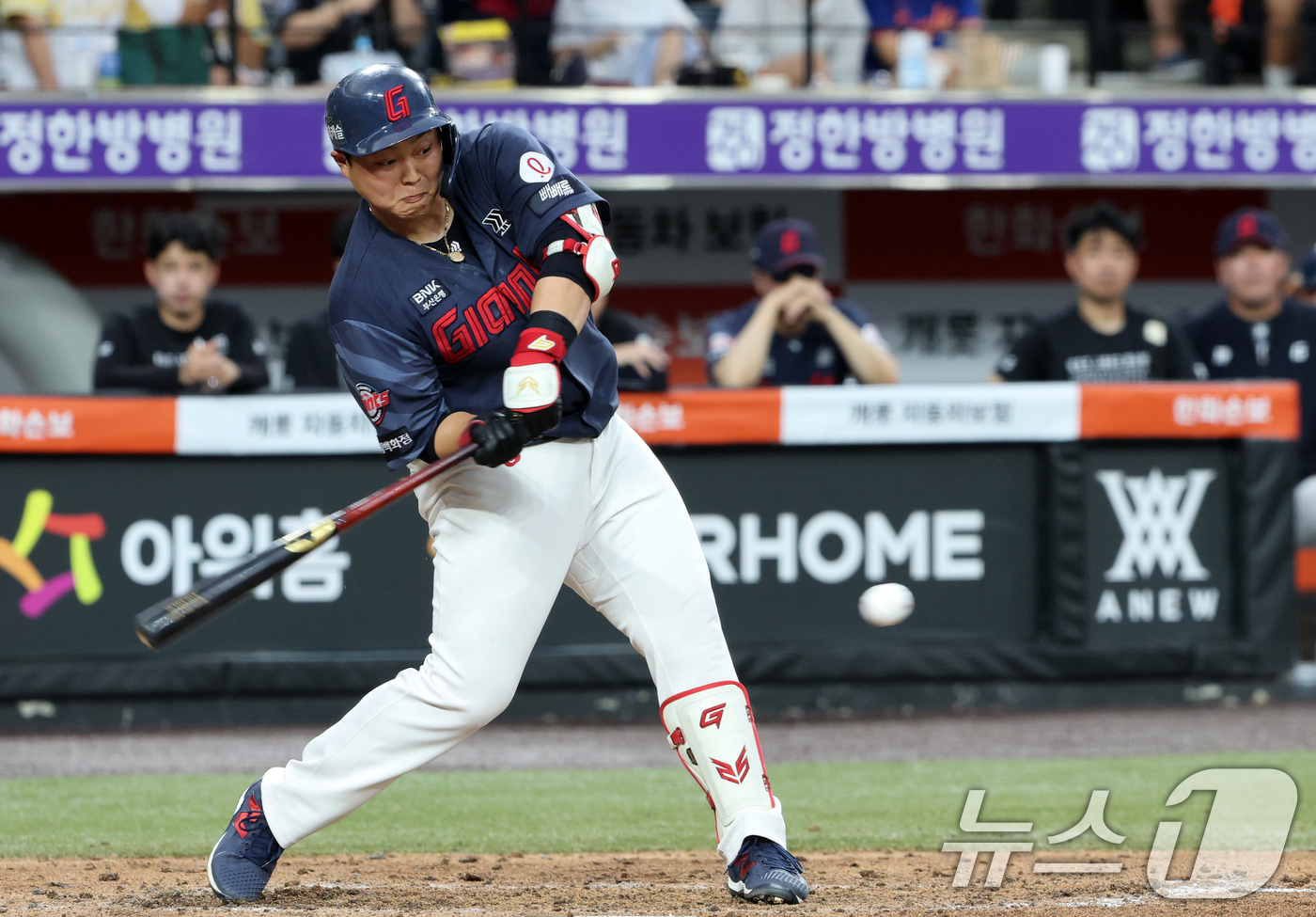 (대전=뉴스1) 김기태 기자 = 29일 대전 한화생명볼파크에서 열린 2026 신한 SOL KBO리그 롯데 자이언츠와 한화 이글스의 경기에서 4회초 1사 상황 롯데 한동희가 타격하고 …