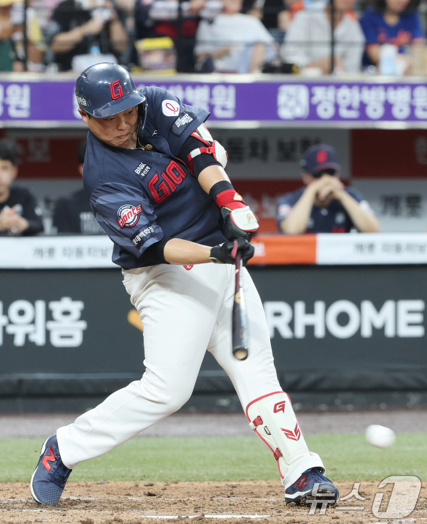 (대전=뉴스1) 김기태 기자 = 29일 대전 한화생명볼파크에서 열린 2026 신한 SOL KBO리그 롯데 자이언츠와 한화 이글스의 경기에서 4회초 1사 상황 롯데 한동희가 타격하고 …