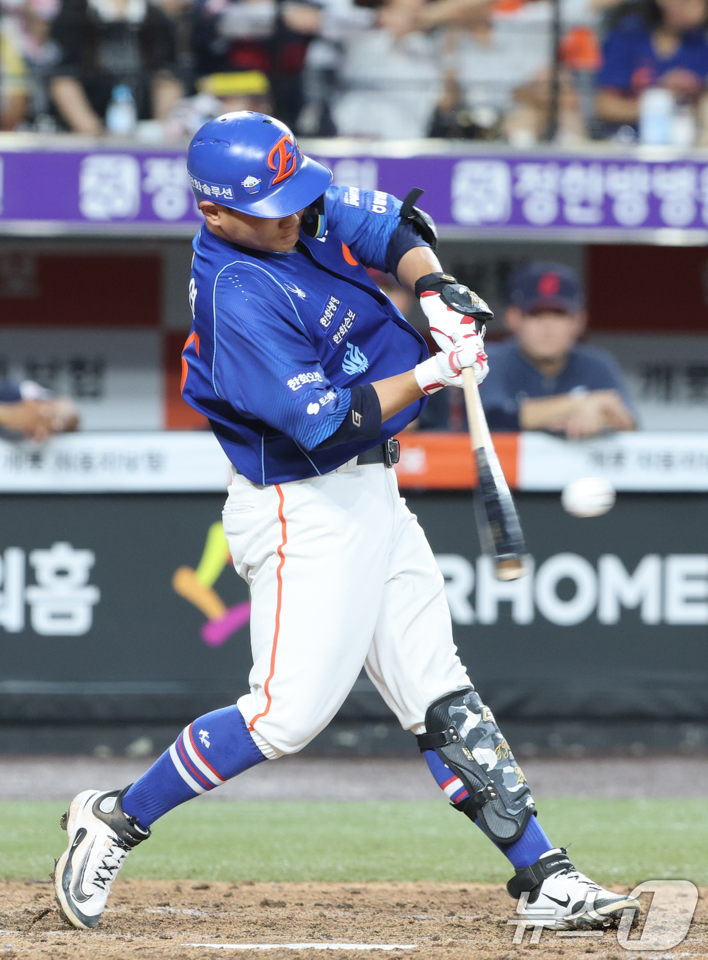 (대전=뉴스1) 김기태 기자 = 29일 대전 한화생명볼파크에서 열린 2026 신한 SOL KBO리그 롯데 자이언츠와 한화 이글스의 경기에서 4회말 2사 상황 한화 김태연이 동점 솔 …