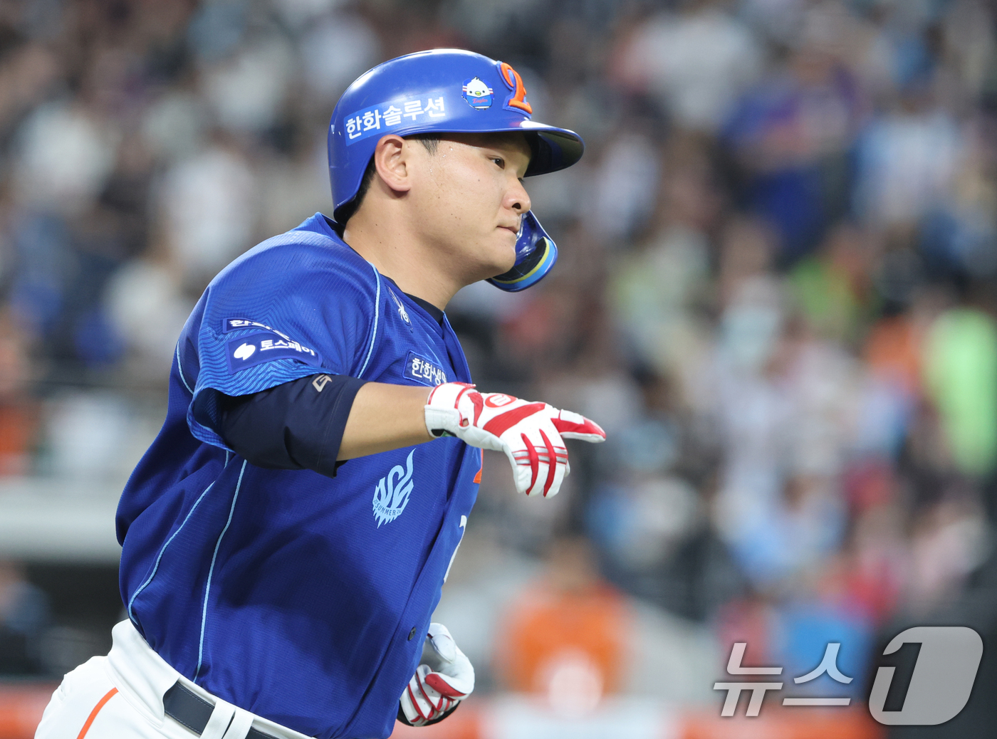 (대전=뉴스1) 김기태 기자 = 29일 대전 한화생명볼파크에서 열린 2026 신한 SOL KBO리그 롯데 자이언츠와 한화 이글스의 경기에서 4회말 2사 상황 한화 김태연이 동점 솔 …