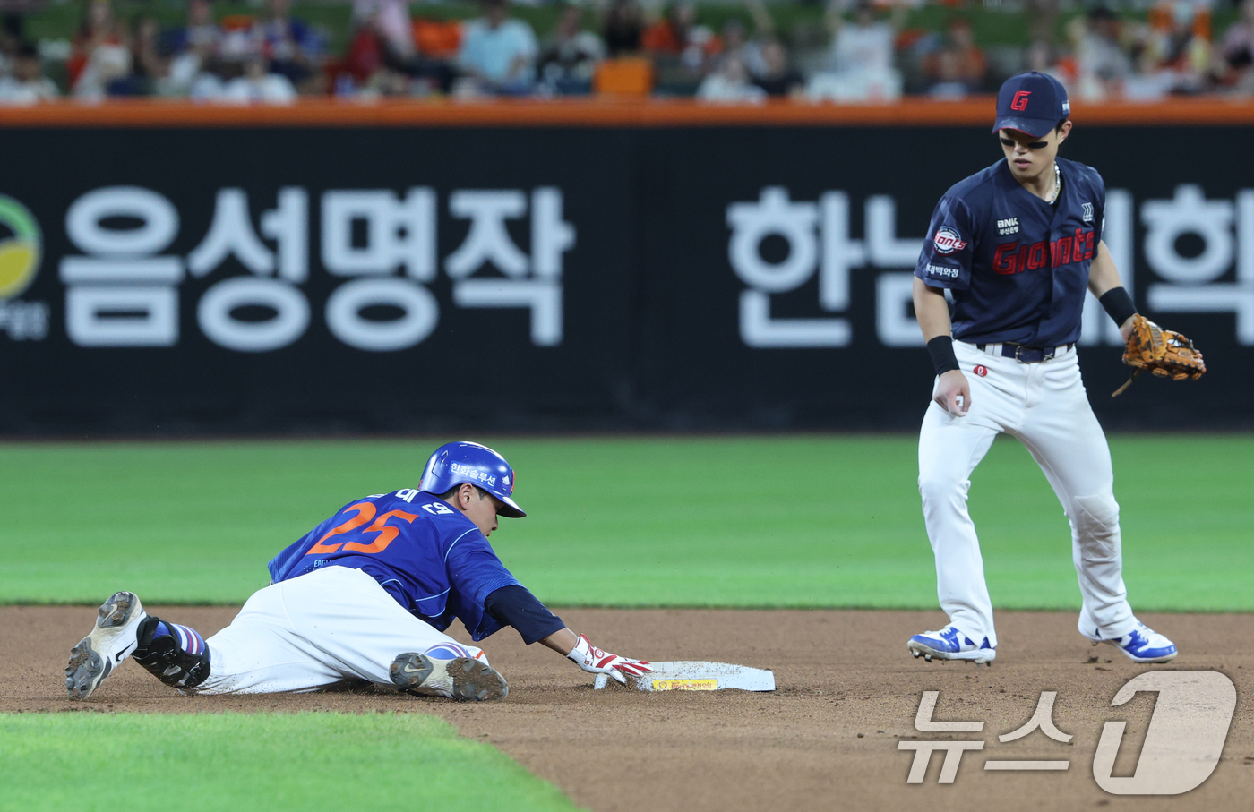 (대전=뉴스1) 김기태 기자 = 29일 대전 한화생명볼파크에서 열린 2026 신한 SOL KBO리그 롯데 자이언츠와 한화 이글스의 경기에서 6회말 무사 상황 한화 김태연이 2루타를 …