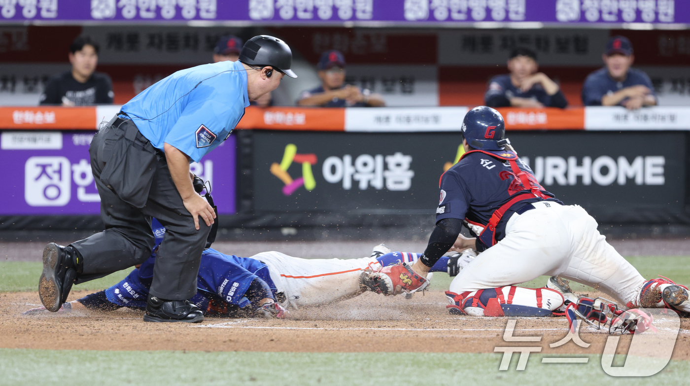 (대전=뉴스1) 김기태 기자 = 29일 대전 한화생명볼파크에서 열린 2026 신한 SOL KBO리그 롯데 자이언츠와 한화 이글스의 경기에서 6회말 1사 3루 상황 한화 심우준의 적 …