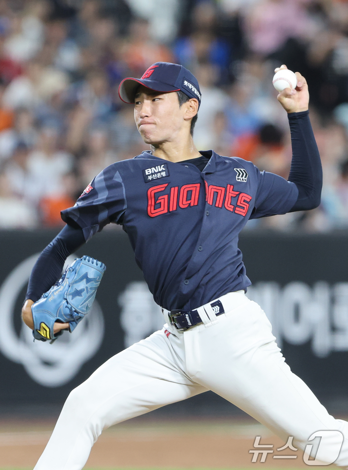 (대전=뉴스1) 김기태 기자 = 29일 대전 한화생명볼파크에서 열린 2026 신한 SOL KBO리그 롯데 자이언츠와 한화 이글스의 경기에서 교체 투입된 롯데 이영재가 역투하고 있다 …