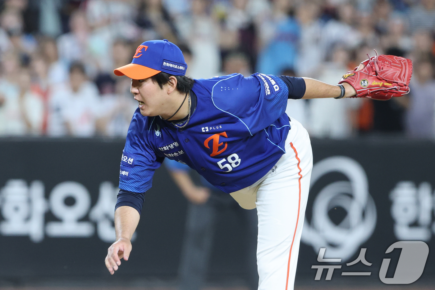(대전=뉴스1) 김기태 기자 = 29일 대전 한화생명볼파크에서 열린 2026 신한 SOL KBO리그 롯데 자이언츠와 한화 이글스의 경기에서 교체 투입된 한화 박상원이 역투하고 있다 …