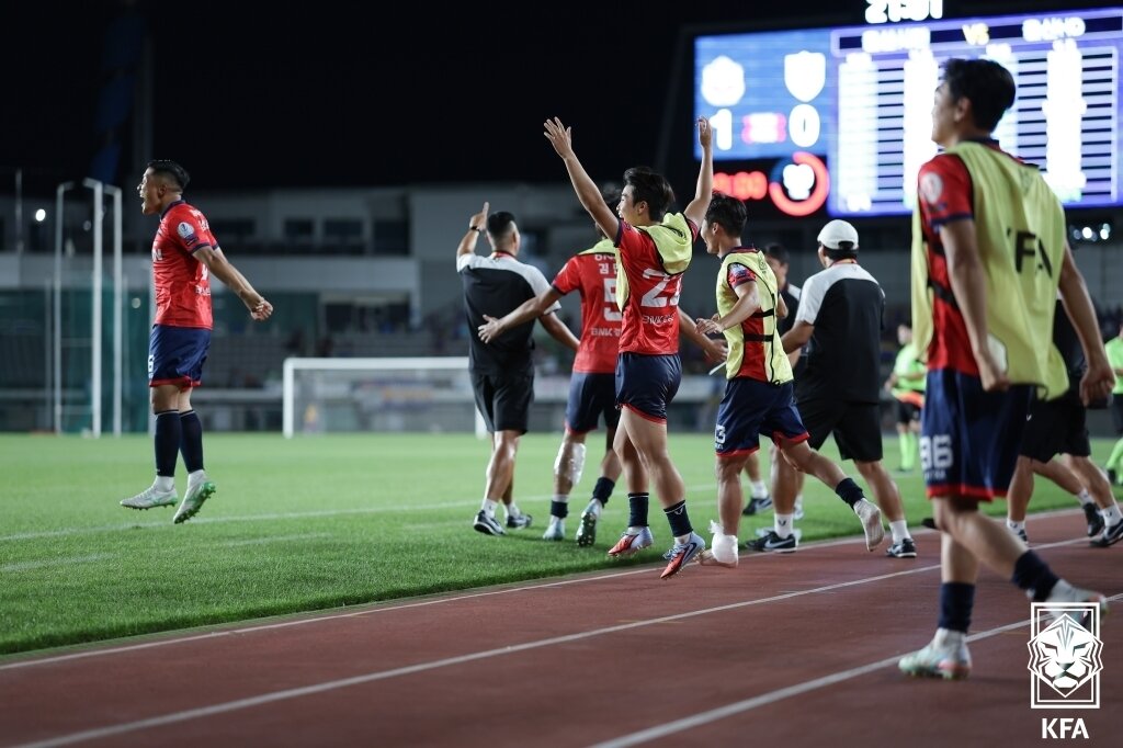 본문 이미지 - 울산시민축구단이 울산을 잡았다.(대한축구협회 제공) 