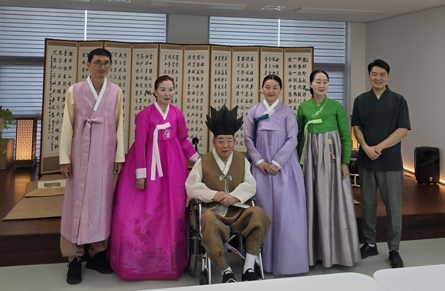 청주무형유산전수관 첫 이수자 배출…석암제 시조창 전수