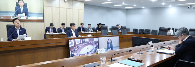 비상경제본부희의 겸 경제관계장관회의 발언하는 구윤철 부총리
