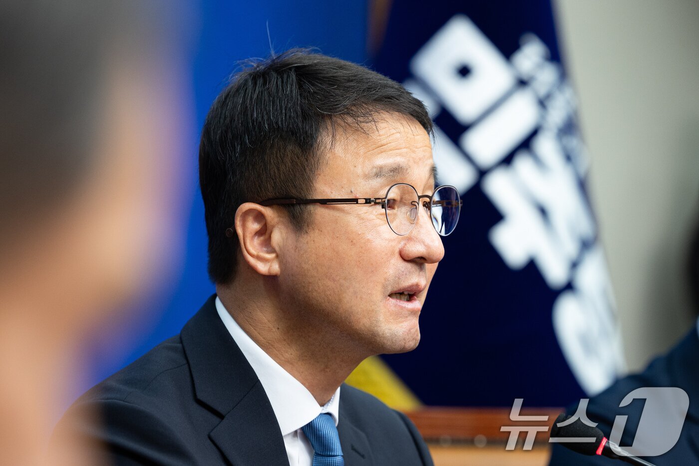 본문 이미지 - 한병도 더불어민주당 당대표 직무대행 겸 원내대표가 3일 서울 여의도 국회에서 열린 최고위원회의에서 모두 발언을 하고 있다. 2026.7.3 ⓒ 뉴스1 유승관 기자