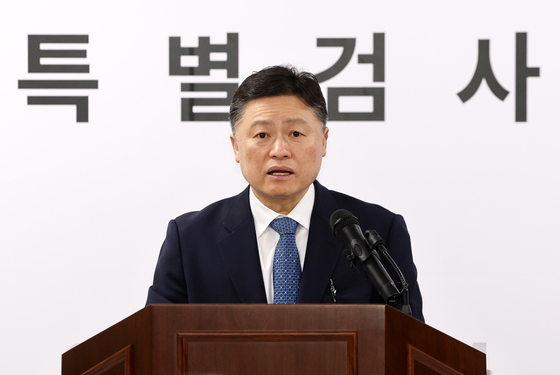 특검 "김명수, 참모들 병력 철수 건의 묵살"…'내란 가담' 재판행