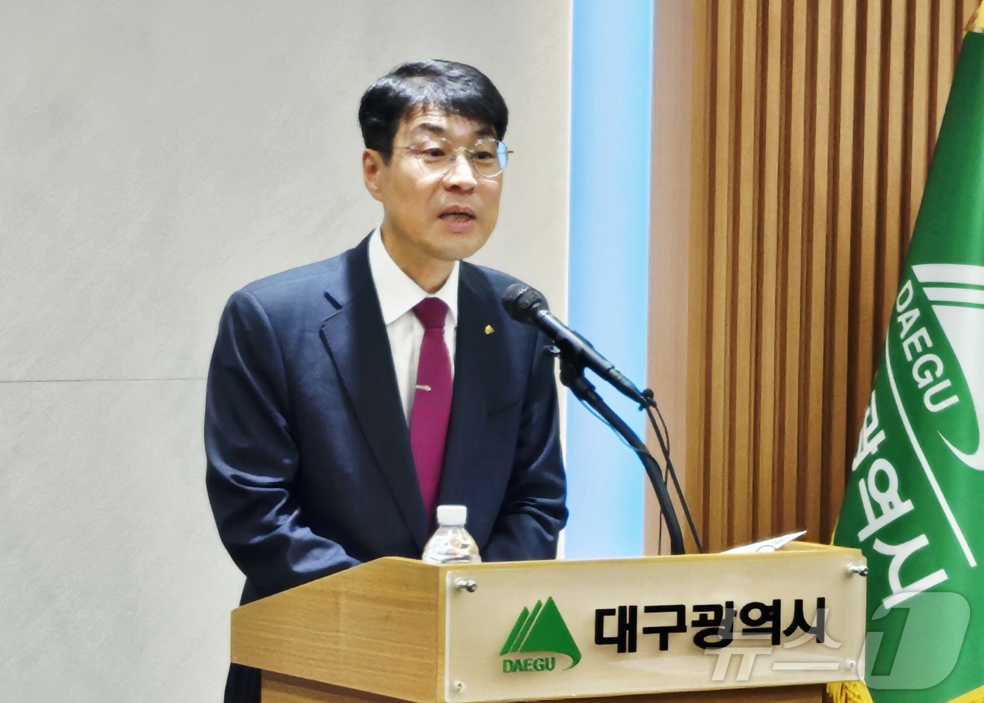 (대구=뉴스1) 남승렬 기자 = 김정기 대구시 행정부시장이 3일 대구시 동인청사에서 민선 9기 첫 조직개편과 관련된 기자설명회를 열고 브리핑을 하고 있다.  2026.7.3/뉴스1 …