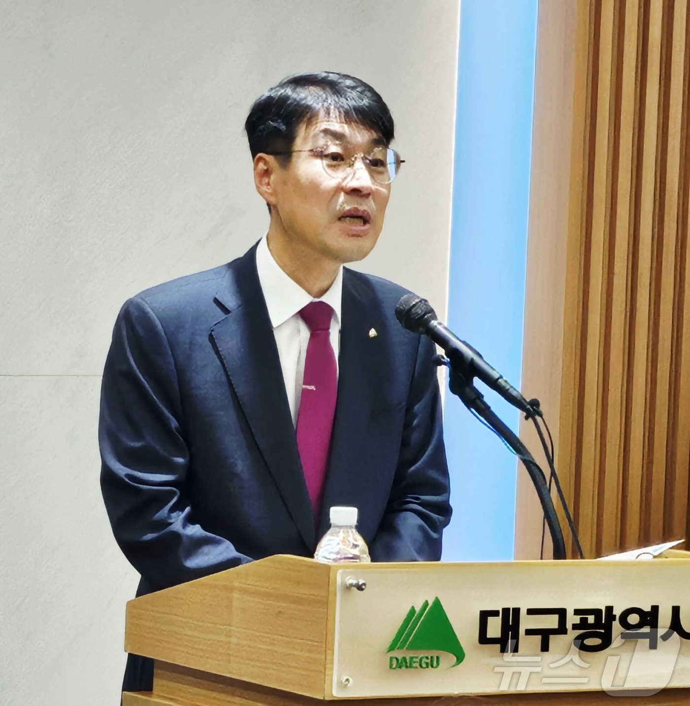 (대구=뉴스1) 남승렬 기자 = 김정기 대구시 행정부시장이 3일 대구시 동인청사에서 민선 9기 첫 조직개편과 관련된 기자설명회를 열고 브리핑을 하고 있다.  2026.7.3/뉴스1 …