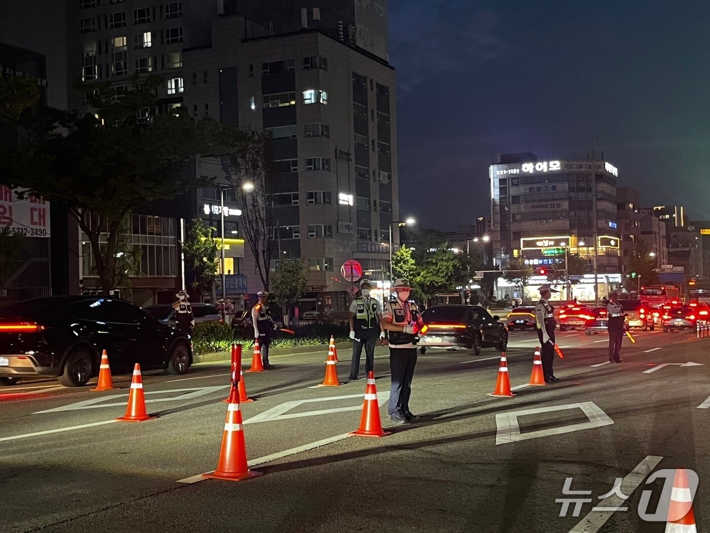 본문 이미지 -  2일 경기남부경찰청이 수원시청 앞에서 음주운전 특별단속을 벌이고 있다. (경기남부청 제공. 재판매 및 DB 금지) 2026.7.3/뉴스1 