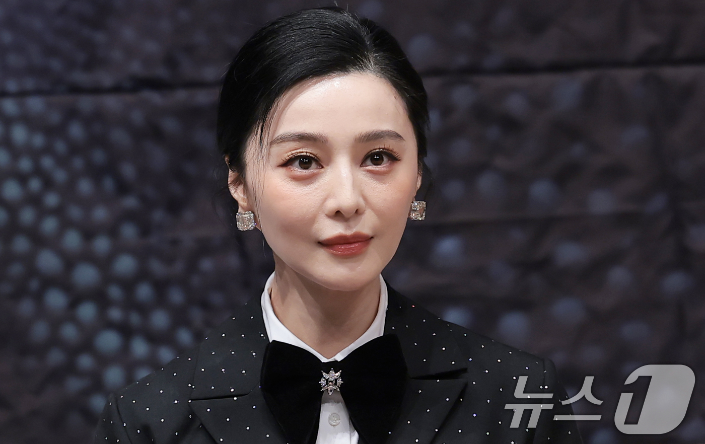 (부천=뉴스1) 권현진 기자 = 배우 판빙빙이 3일 오후 경기도 부천시 원미구 현대백화점 중동점에서 열린 ‘제30회 부천국제판타스틱영화제’ 해외 영화인 초청 기자회견에 참석해 포즈 …